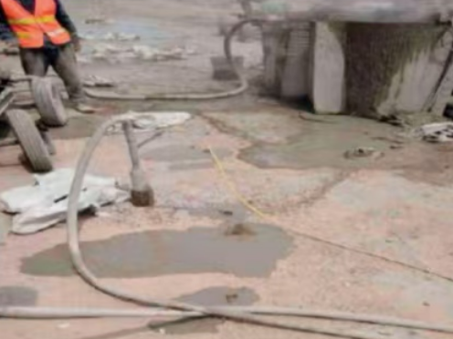 南圣镇水泥混凝土路面板底注浆技术 路面脱空注浆整治方案